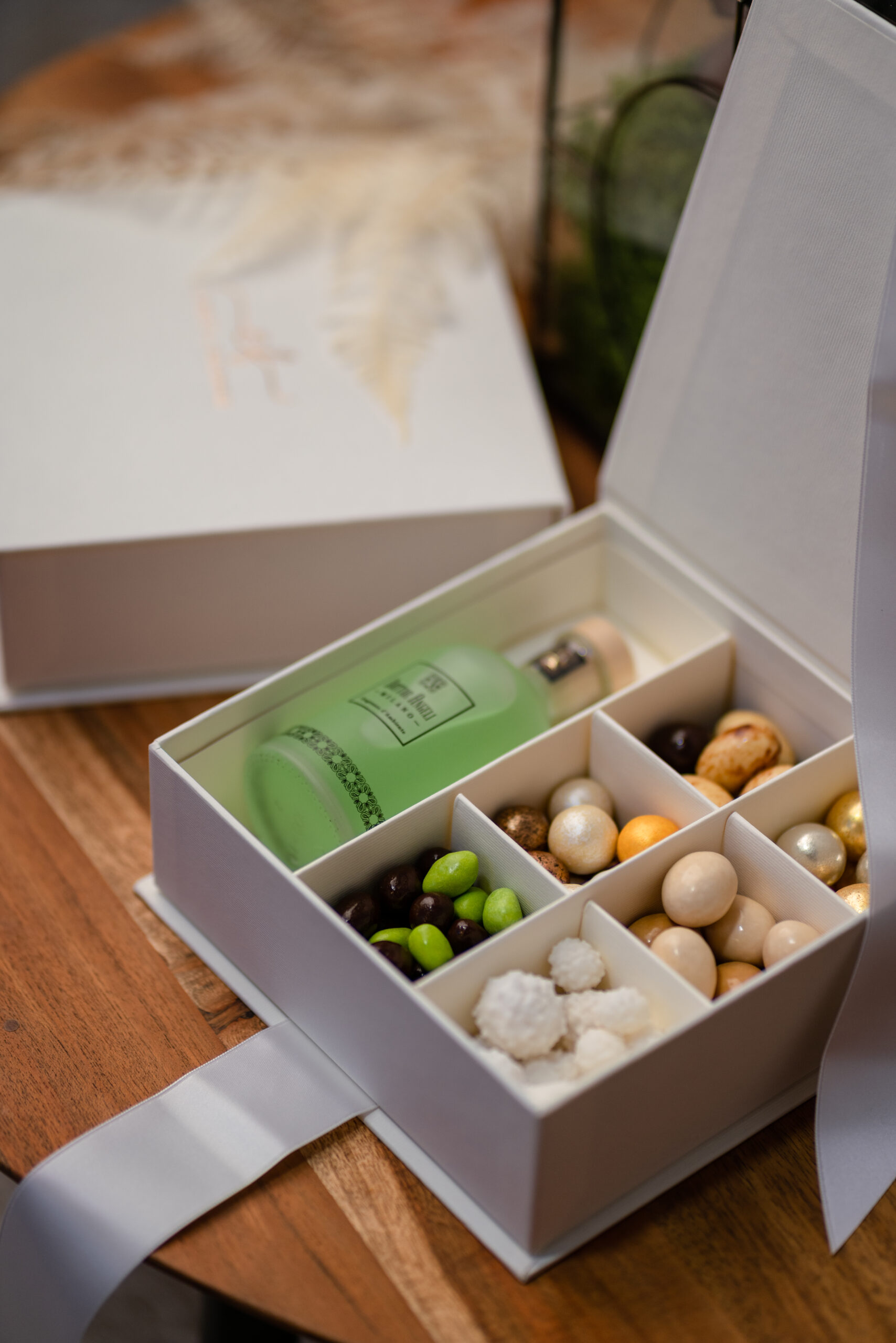 scatola regalo con confetti e fragranza